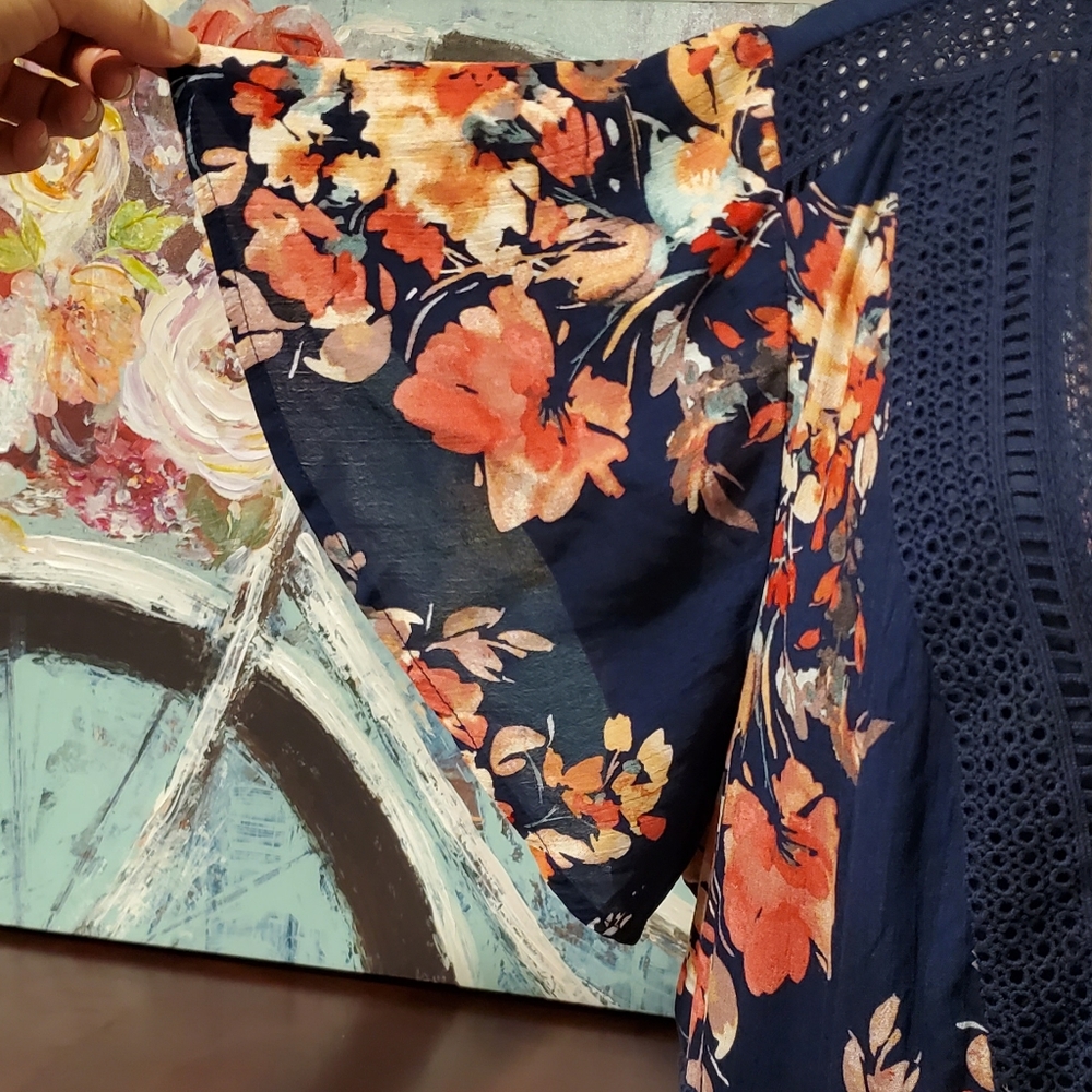 Torrid Women Navy Blue Floral Short Sleeve V Neck, Hidden Pockets, Size 3 - Picture 3 of 7